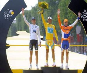 пазл Трибуны 97-й &quot;Тур де Франс: Альберто Контадор, Энди Шлек и Денис Меньшов, в Триумфальной арки и Елисейских полей фоне